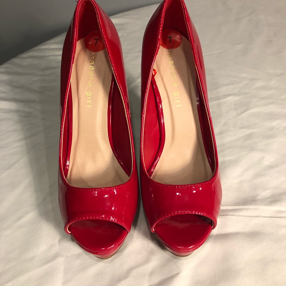 New red patent Madden Girl peep toe pumps - Picture 8 of 8